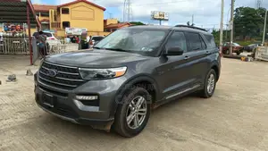 Ford Explorer XLT 2021 Gray