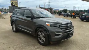 Ford Explorer XLT 2021 Gray