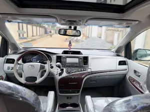 Toyota Sienna Limited FWD 7-Passenger 2013 White