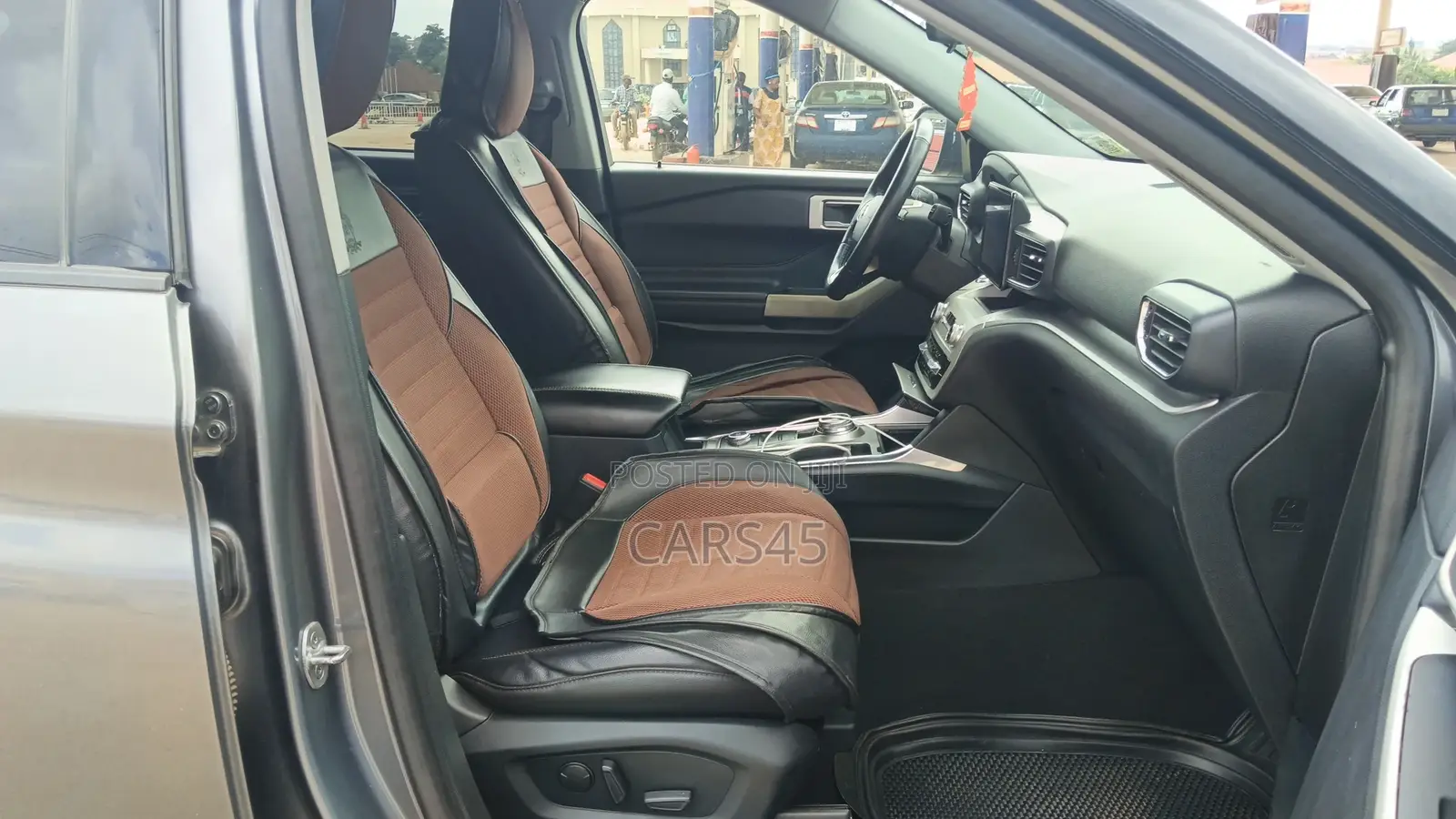 Ford Explorer XLT 2021 Gray
