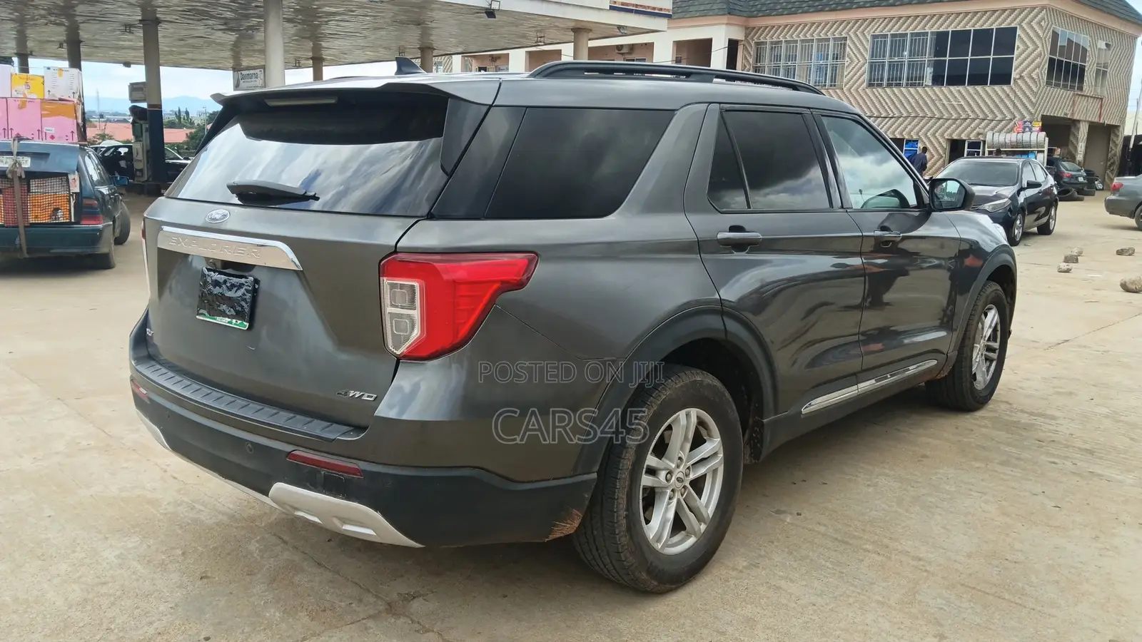 Ford Explorer XLT 2021 Gray