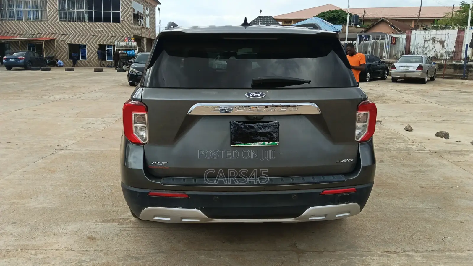 Ford Explorer XLT 2021 Gray