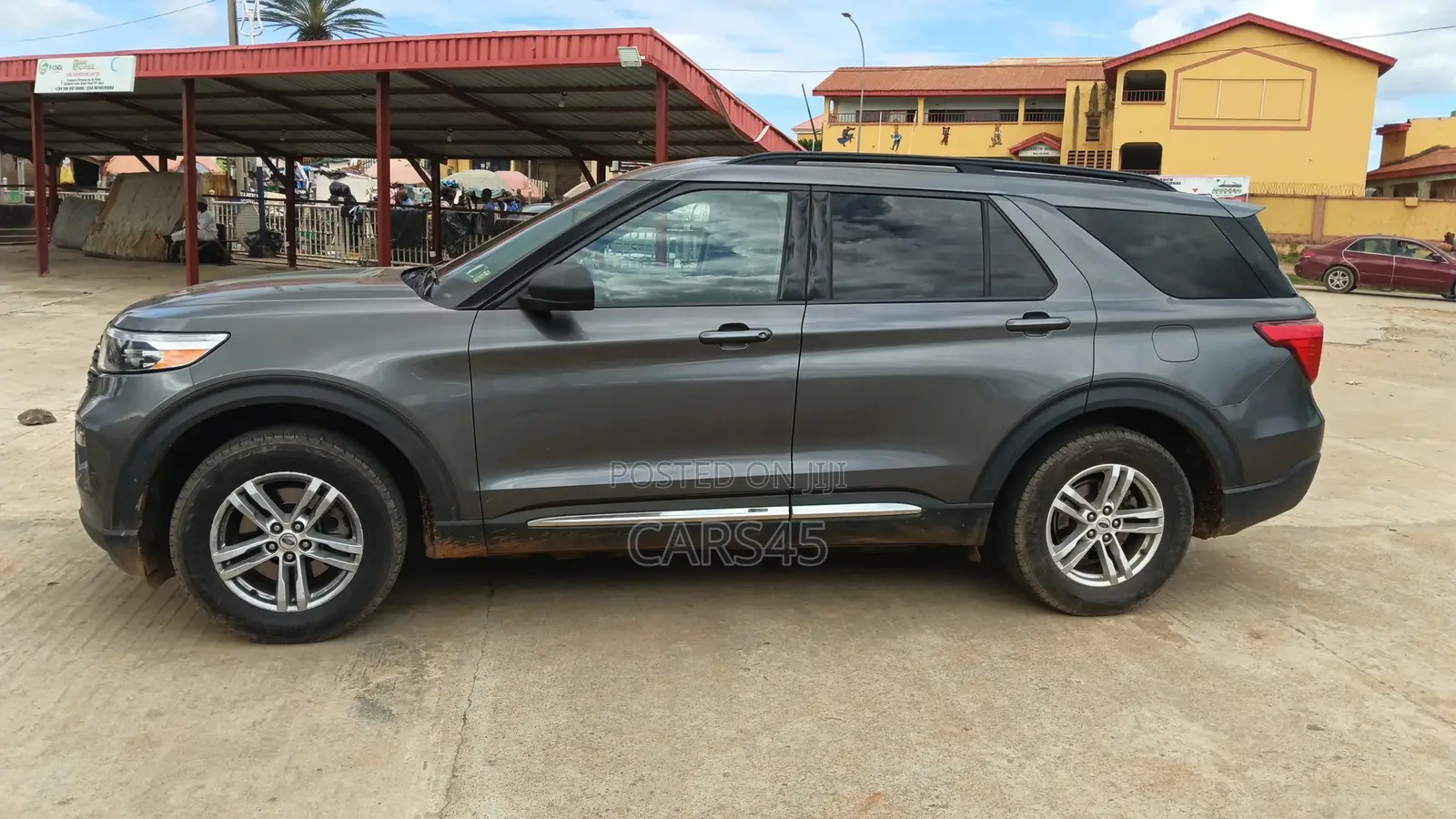 Ford Explorer XLT 2021 Gray