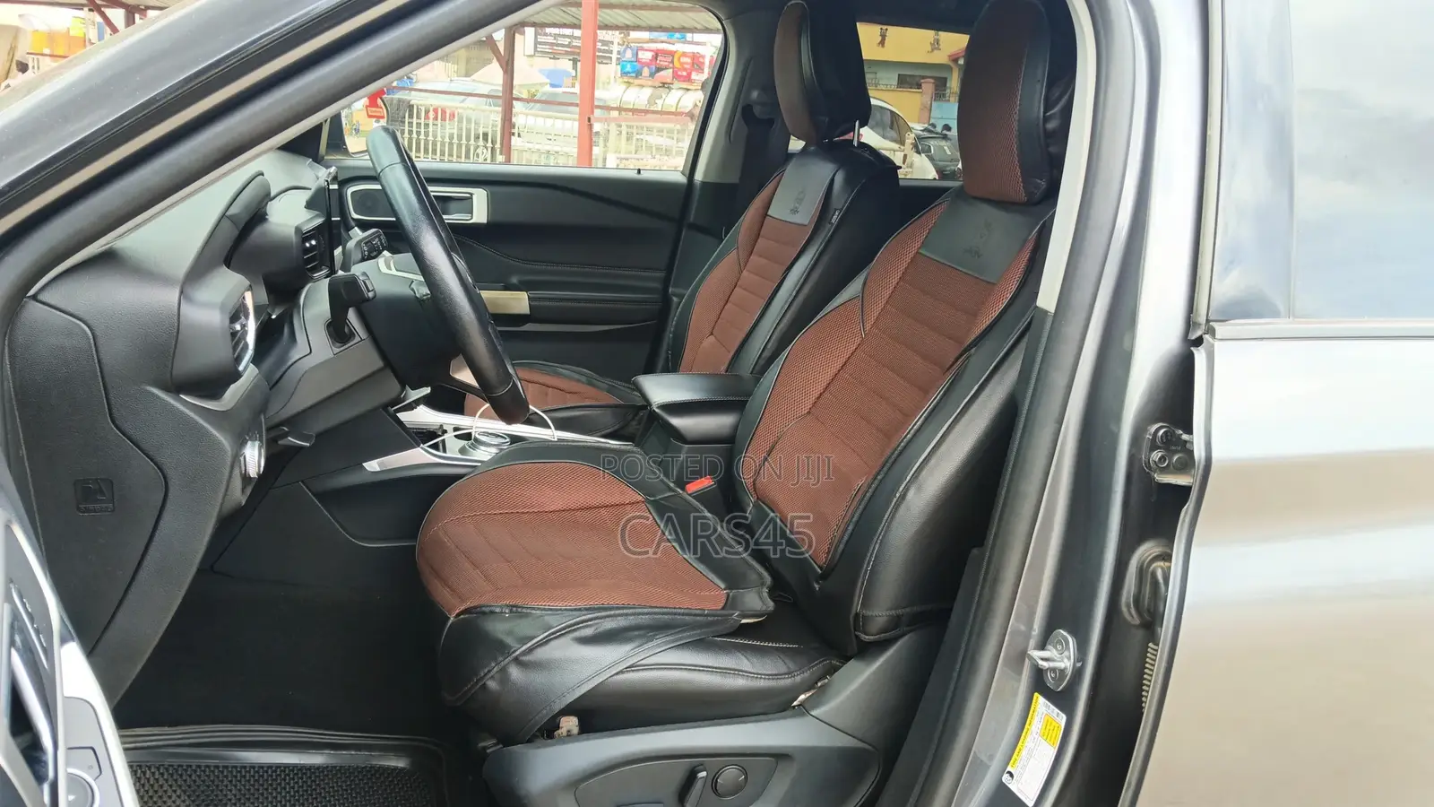 Ford Explorer XLT 2021 Gray