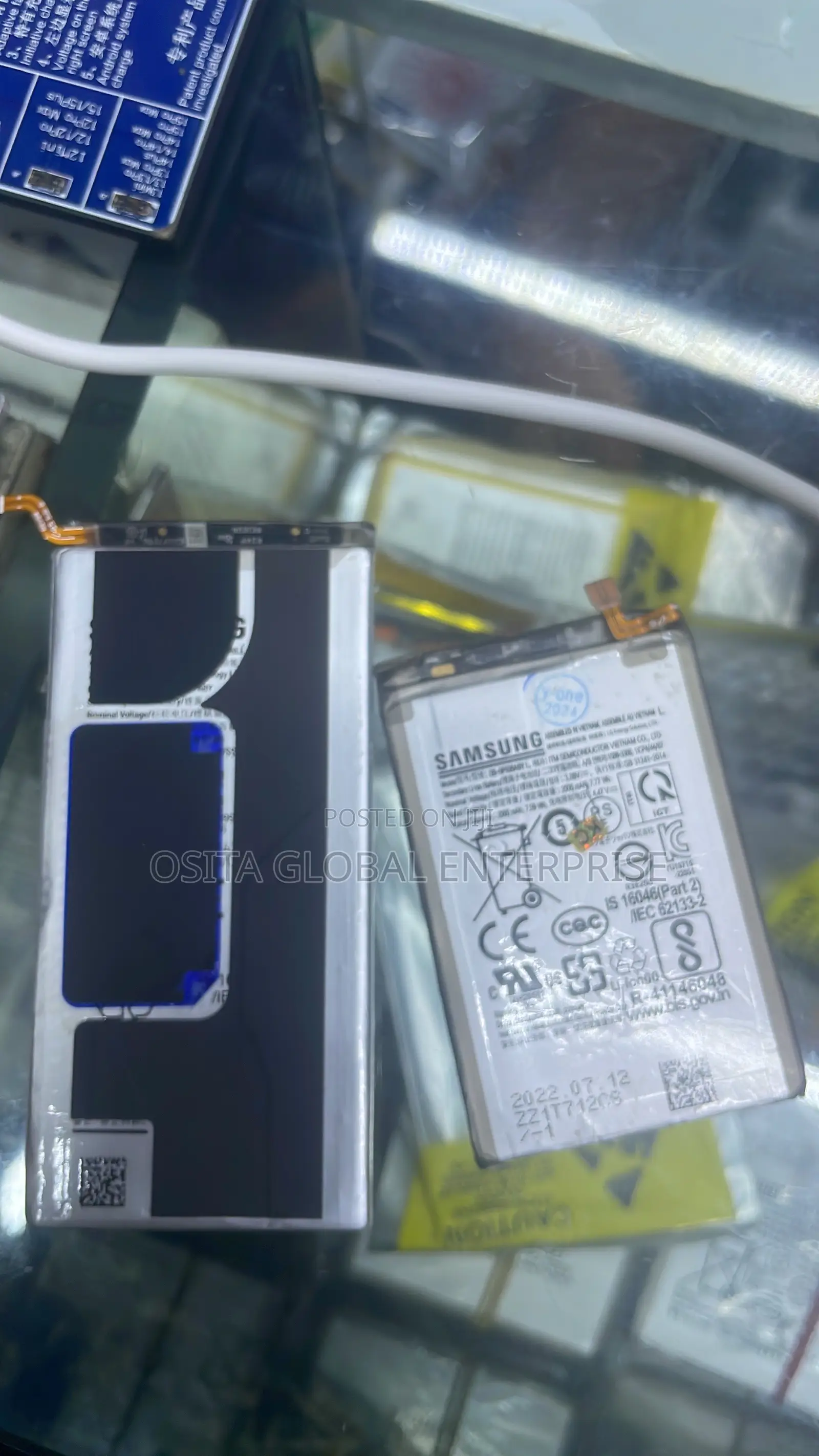 Samsung Z Fold 5 Battery Front and Back