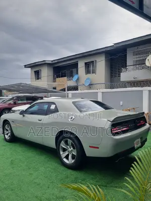 Dodge Challenger SXT 2dr Coupe (3.6L 6cyl 8A) 2015