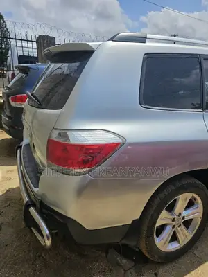 Toyota Highlander Limited 2012 Silver
