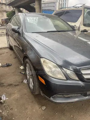 Mercedes-Benz E350 Base 4Matic Sedan AWD (3.5L 6cyl 7A) 2010 Gray