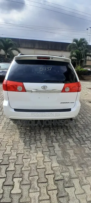 Toyota Sienna 2006 White