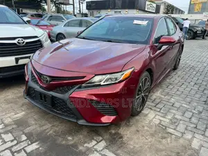 Toyota Camry SE FWD (2.5L 4cyl 8AM) 2018 Red
