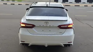 Toyota Camry XSE (2.5L 4cyl 8A) 2019 White