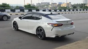 Toyota Camry XSE (2.5L 4cyl 8A) 2019 White