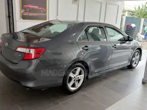 Toyota Camry SE 4dr Sedan (2.5L 4cyl 6A) 2013 Gray