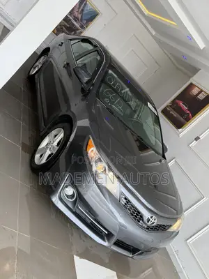 Toyota Camry SE 4dr Sedan (2.5L 4cyl 6A) 2013 Gray