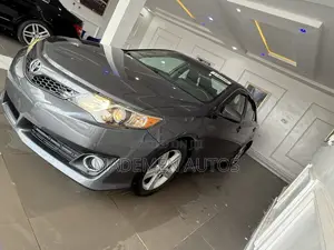 Toyota Camry SE 4dr Sedan (2.5L 4cyl 6A) 2013 Gray