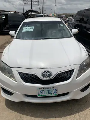Toyota Camry SE 4dr Sedan (2.5L 4cyl 6AM) 2010 White