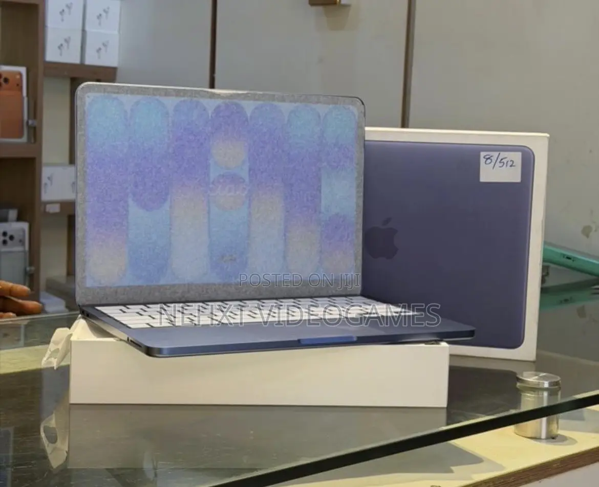 New Laptop Apple MacBook 8GB SSD 256GB