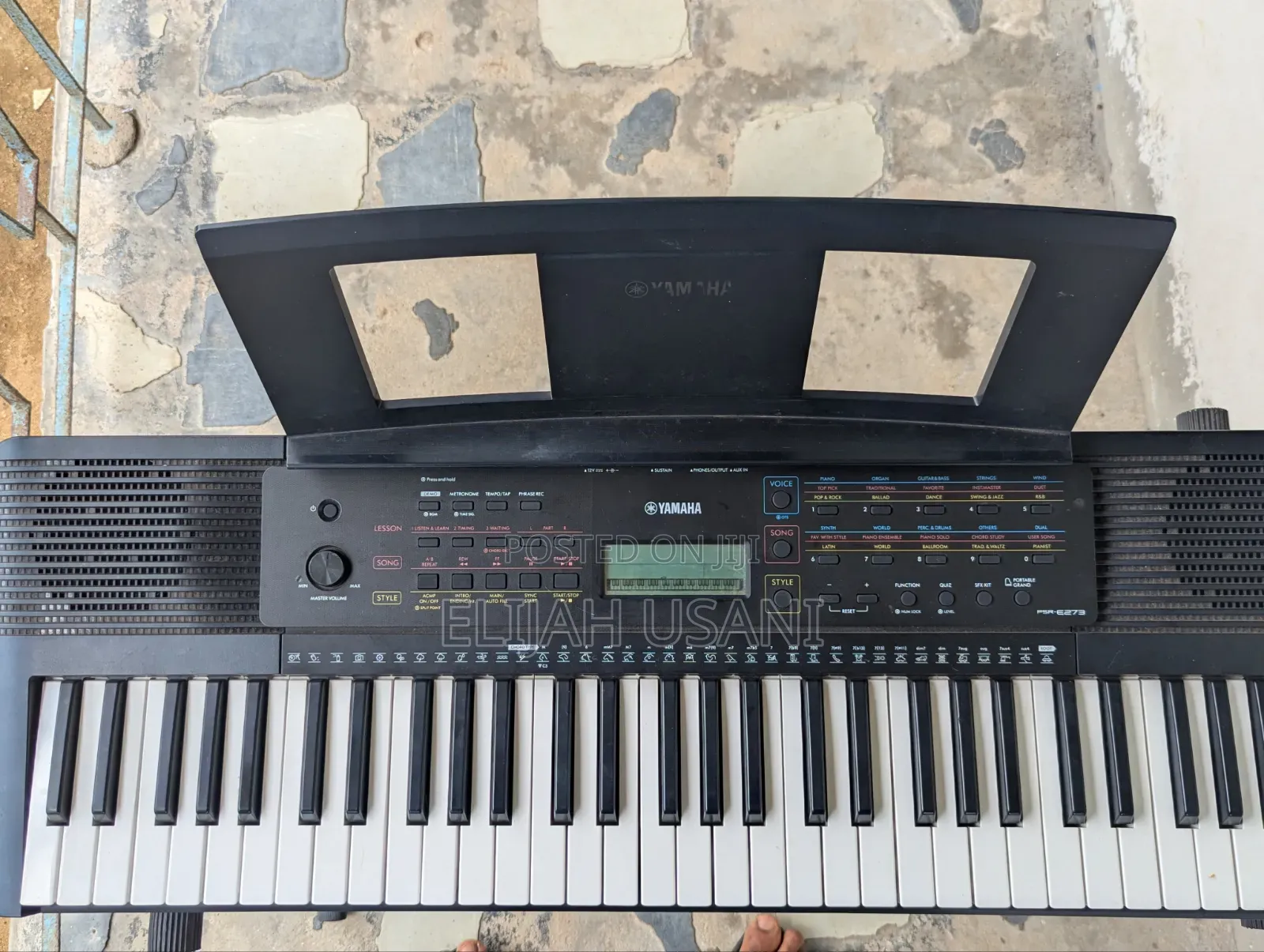 Yamaha PSR-E273 Keyboard