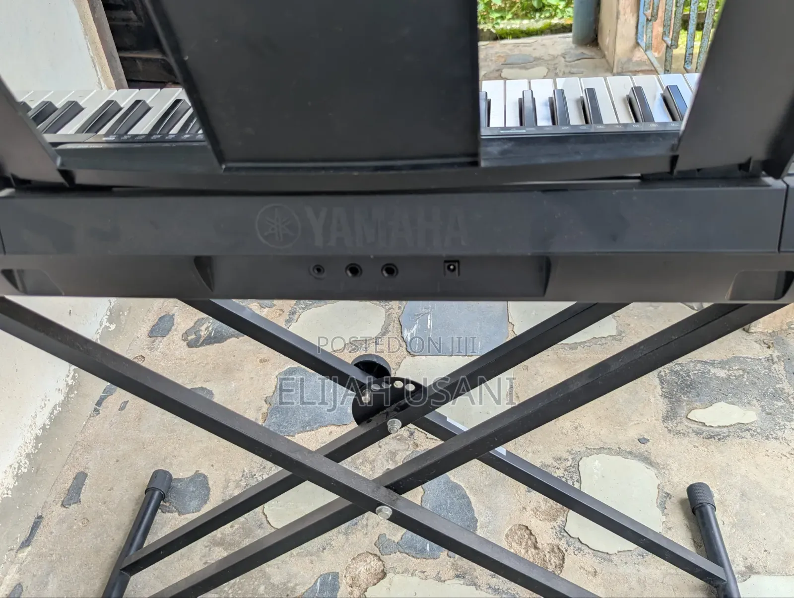 Yamaha PSR-E273 Keyboard