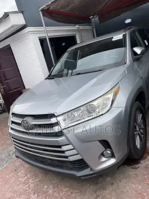 Toyota Highlander XLE 2019 Silver