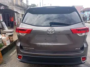 Toyota Highlander XLE 2019 Gray