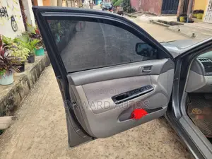 Toyota Camry 2005 Gray