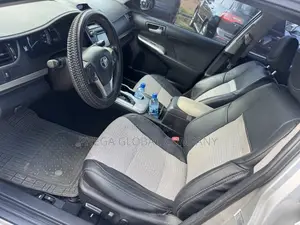 Toyota Camry SE 4dr Sedan (2.5L 4cyl 6A) 2013 Silver