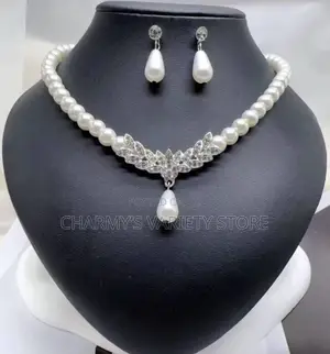 Female Pearl Necklace and Earrings Set