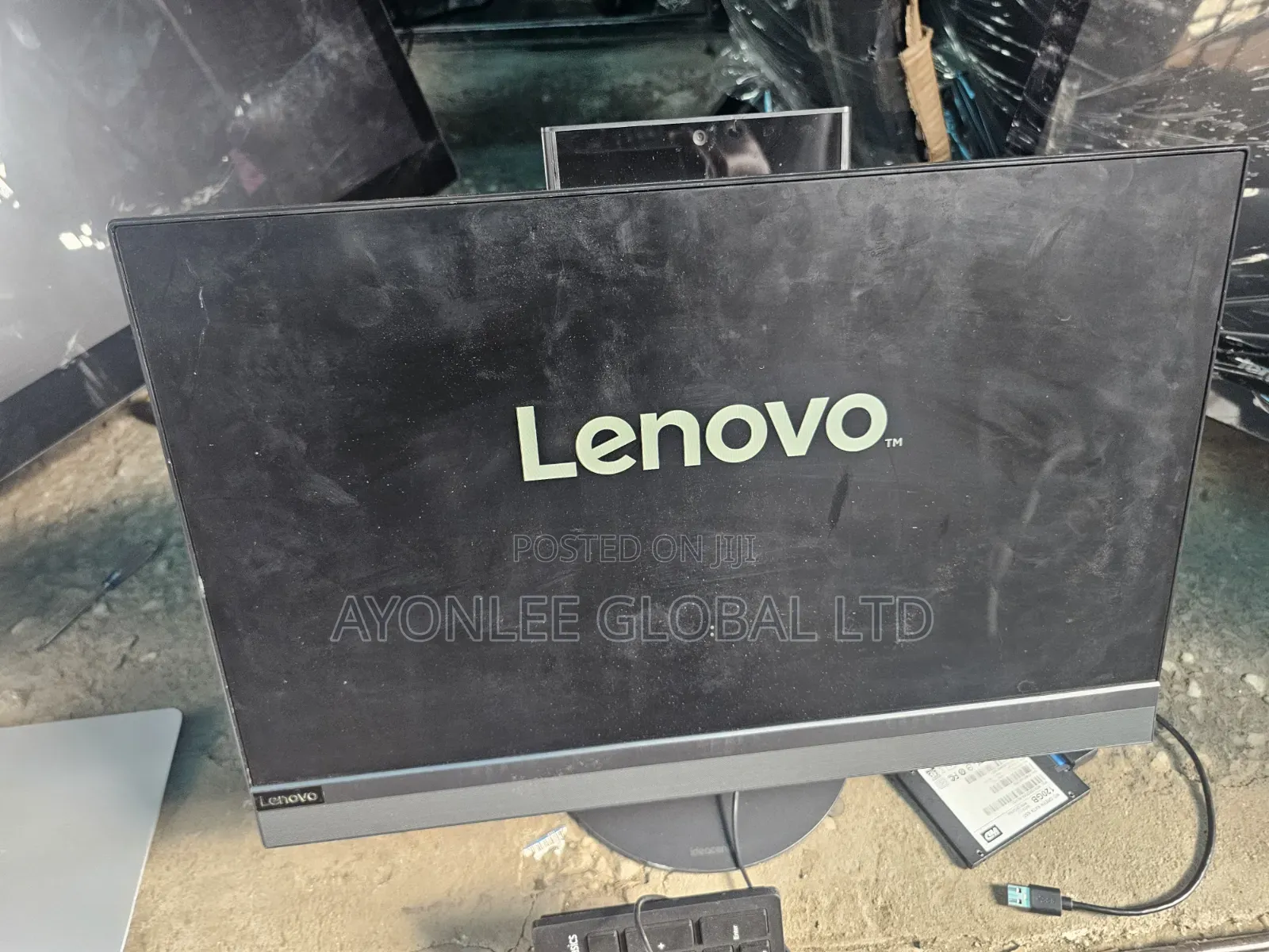 Desktop Computer Lenovo ideacentre AIO 520 8GB Intel SSD 256GB