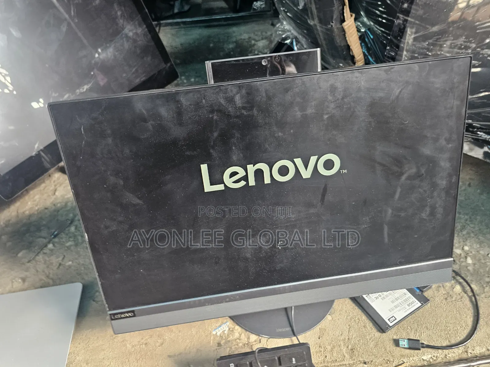 Desktop Computer Lenovo ideacentre AIO 520 8GB Intel SSD 256GB