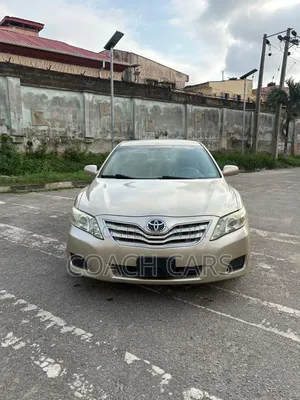Toyota Camry 2010 Gold