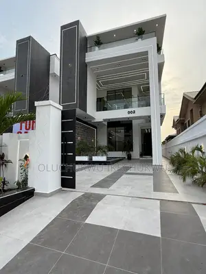 5bdrm Duplex in Ikota Villa for sale