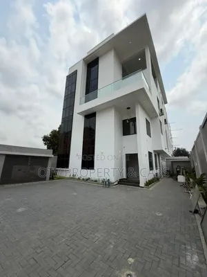 5bdrm Duplex in Banana Island for sale