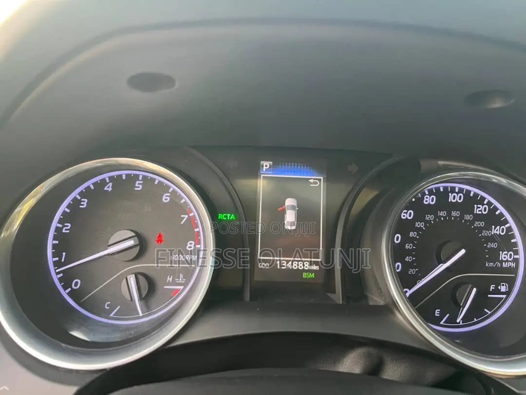 Toyota Camry SE (2.5L 4cyl 8A) 2019 Red
