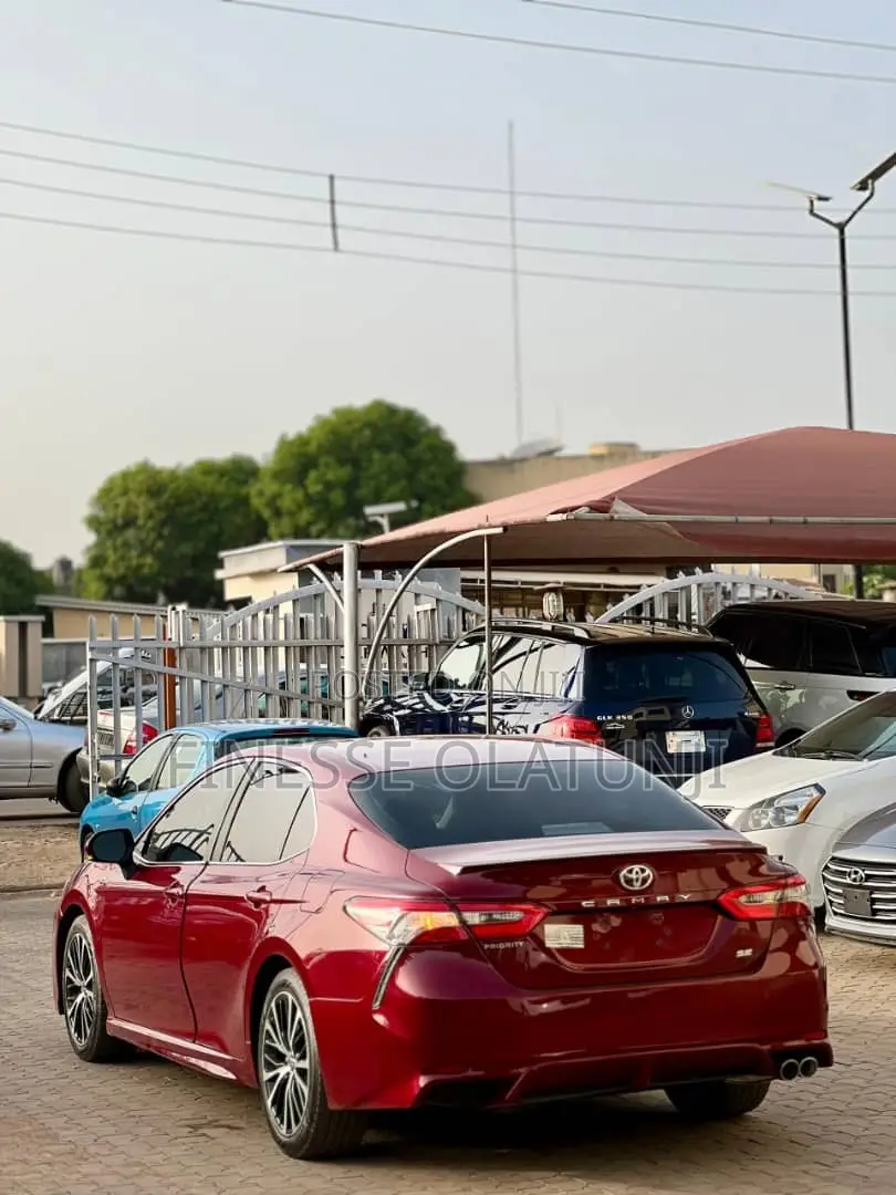 Toyota Camry SE (2.5L 4cyl 8A) 2019 Red