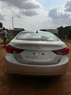 Hyundai Elantra GLS Sedan FWD (1.8L 4cyl 6A) 2013 Silver