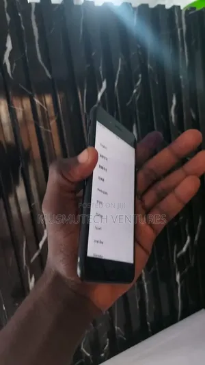 Apple iPhone 7 32 GB Black