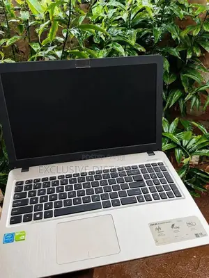 Laptop Asus X540LA 4GB Intel Celeron HDD 1T