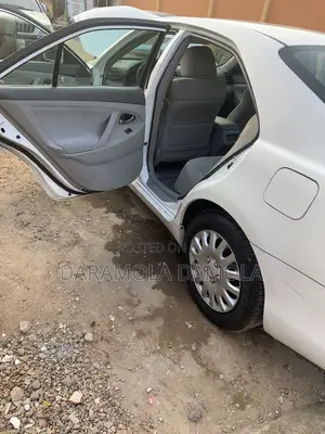 Toyota Camry LE 4dr Sedan (2.4L 4cyl 5A) 2007 White
