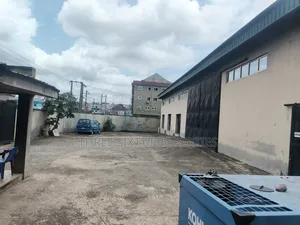 930 SQM Warehouse With Compound