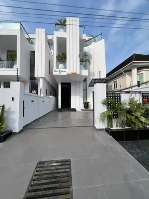 5bdrm Duplex in Ikota for sale