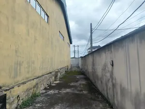 930 SQM Warehouse With Compound