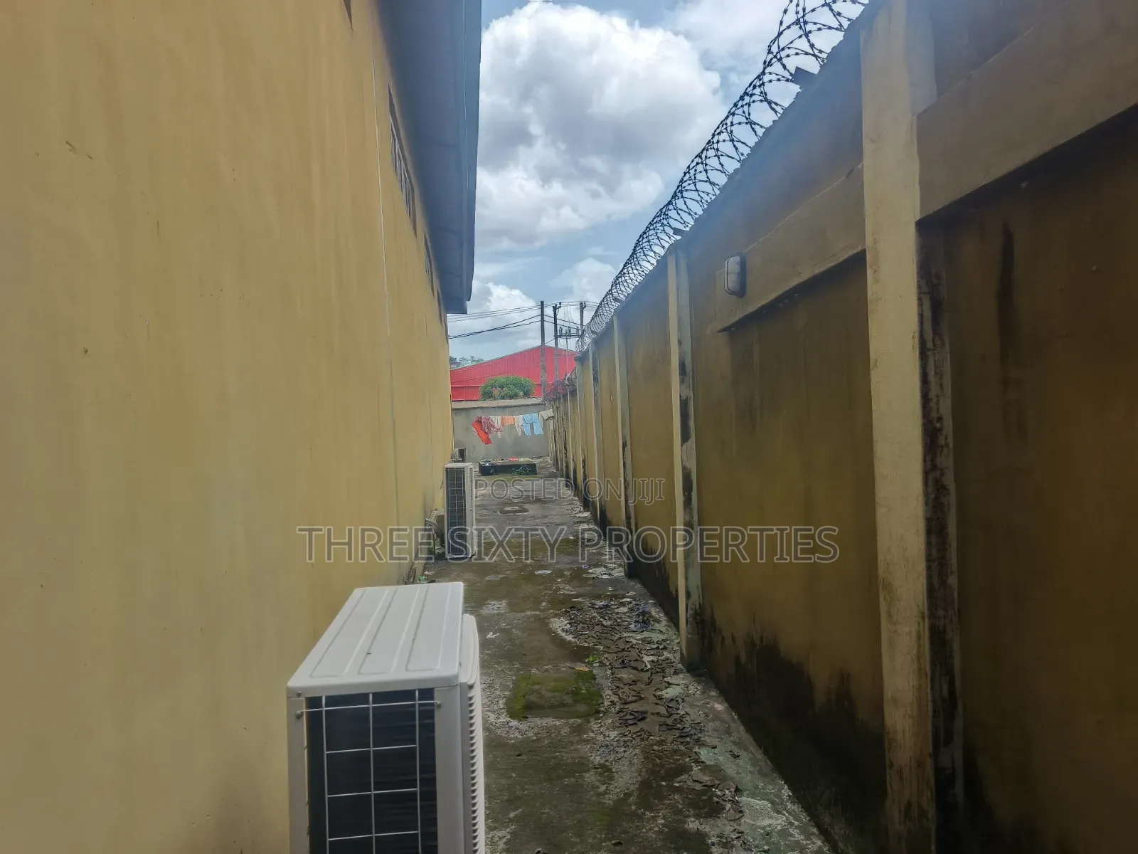 930 SQM Warehouse With Compound