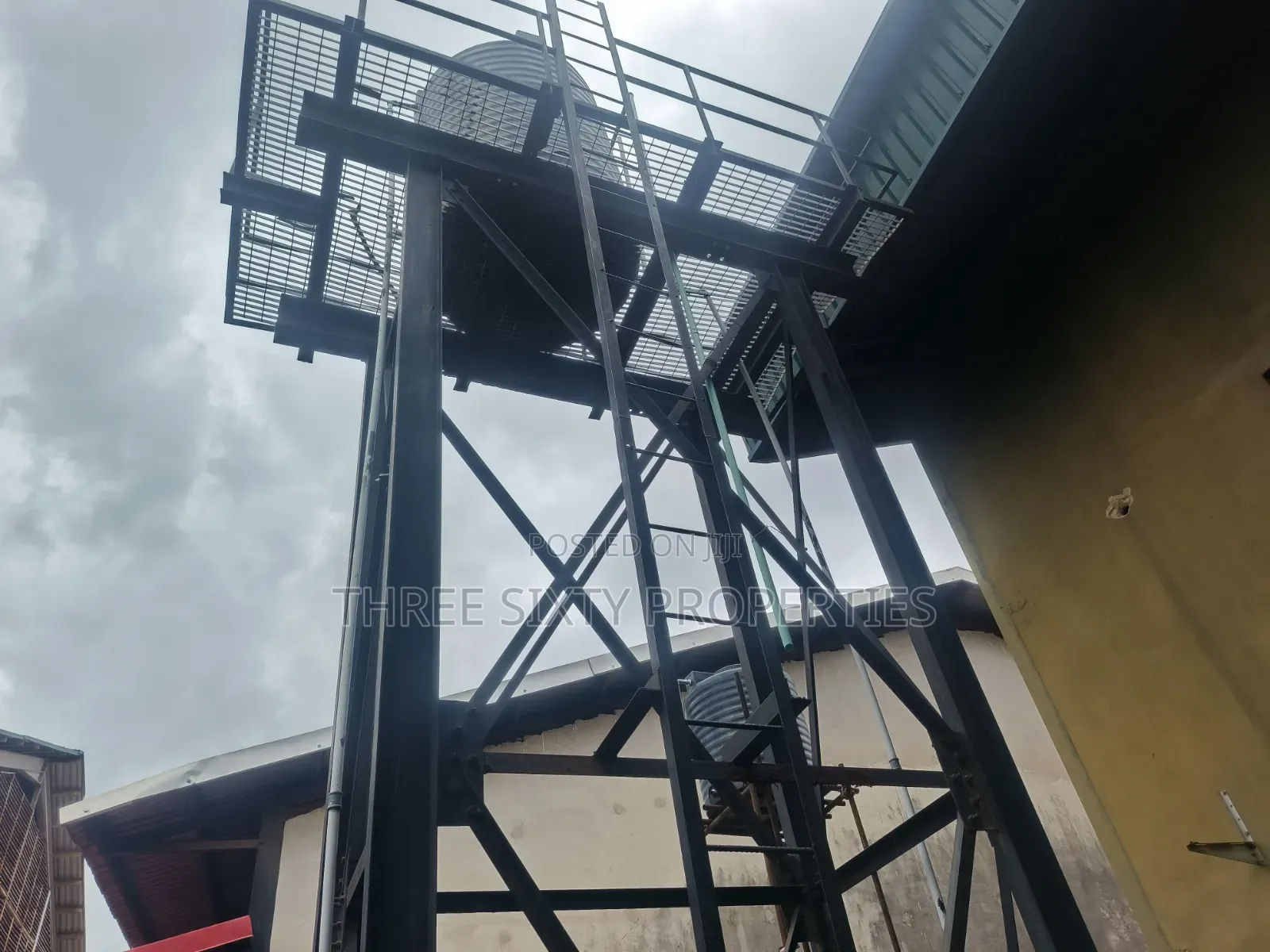 930 SQM Warehouse With Compound