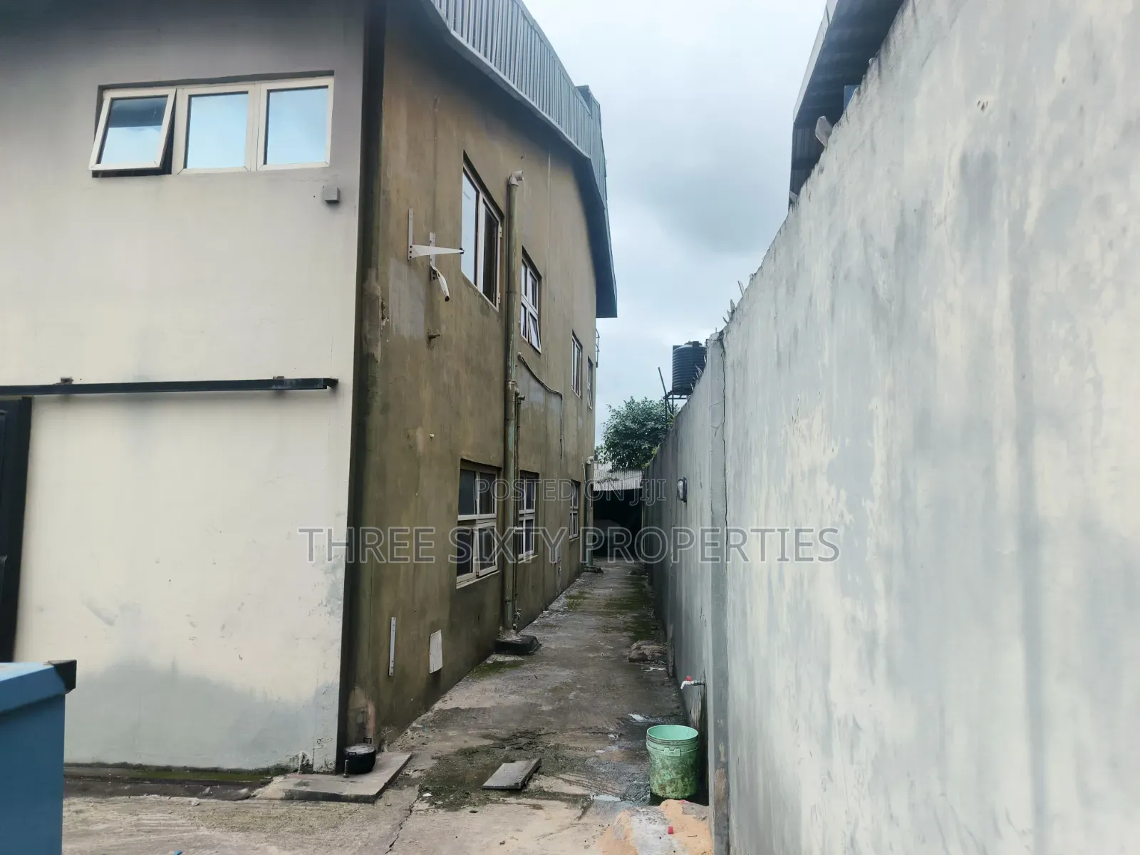 930 SQM Warehouse With Compound
