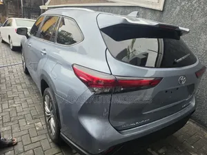 Toyota Highlander 2022 Blue