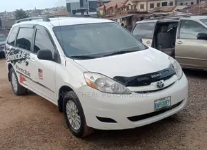 Toyota Sienna XLE AWD 2008 White
