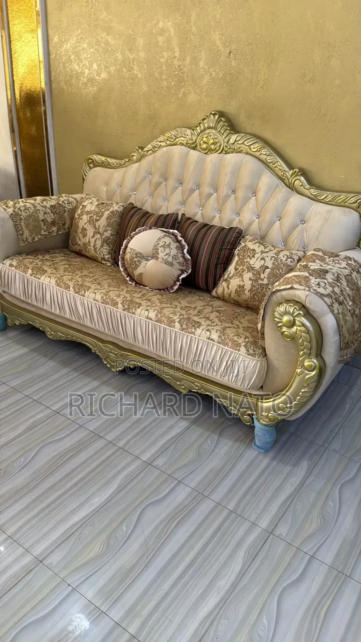 The First Figure Sofa Set
