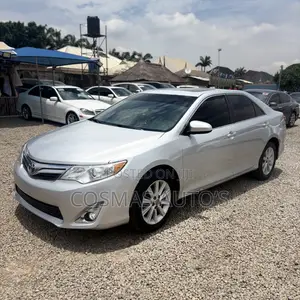 Toyota Camry XLE 4dr Sedan (2.5L 4cyl 6A) 2013 Silver