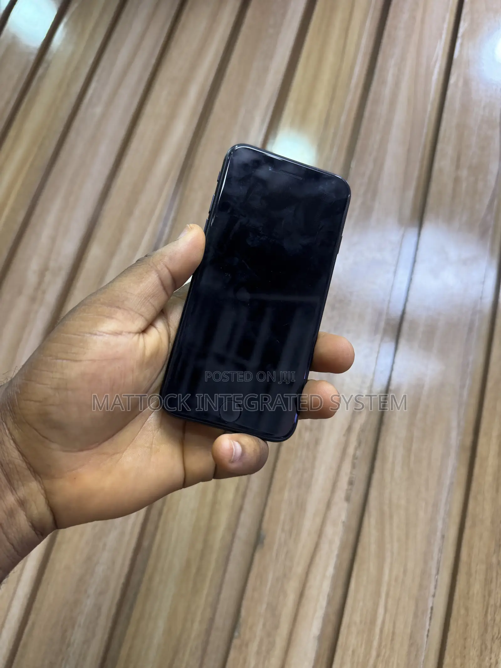 Apple iPhone SE 128 GB Black